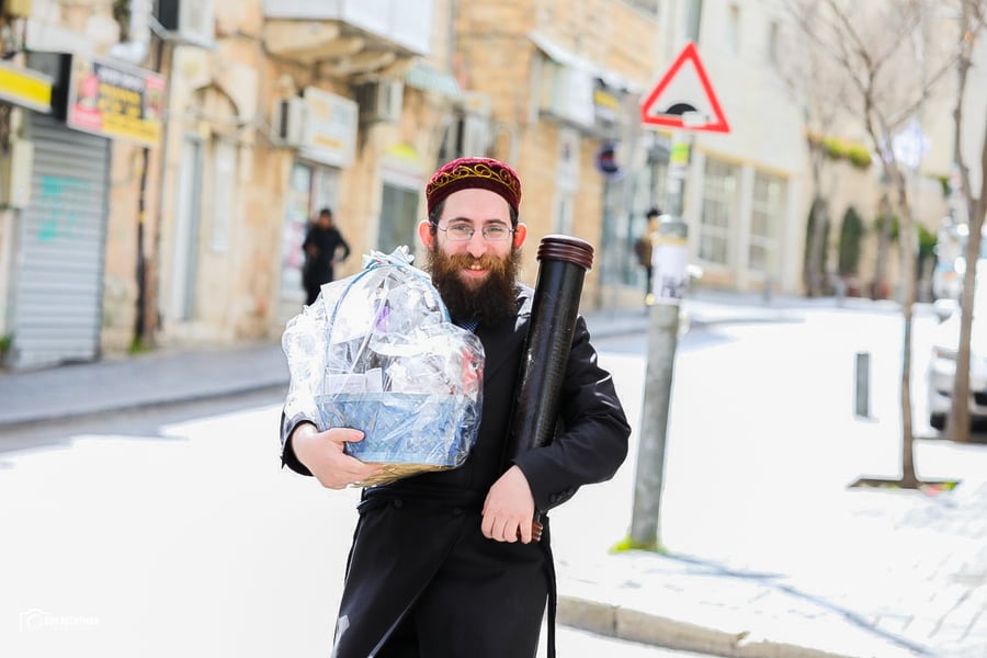 124 תמונות מרהיבות מהאווירה המיוחדת של פורים בירושלים