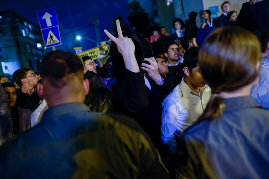 ההפגנה הסוערת נגד ח"כ משה גפני בבני ברק | תיעוד מסכם