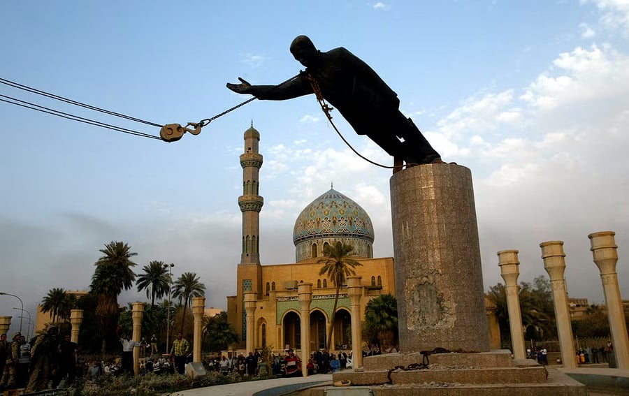 הפלת פסלו של חוסיין בעיראק