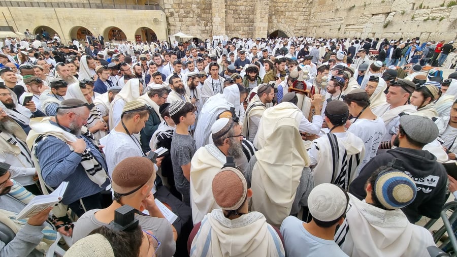מרבים אחדות: תפילת ראש חודש לעילוי נשמת האחים יניב הי"ד