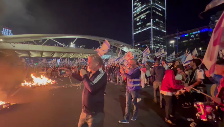 הפגנת השמאל באיילון בליל גלנט (הראשון?)