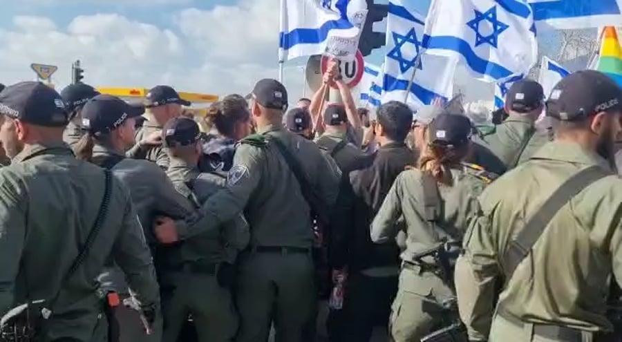 המחאה בגשר המיתרים