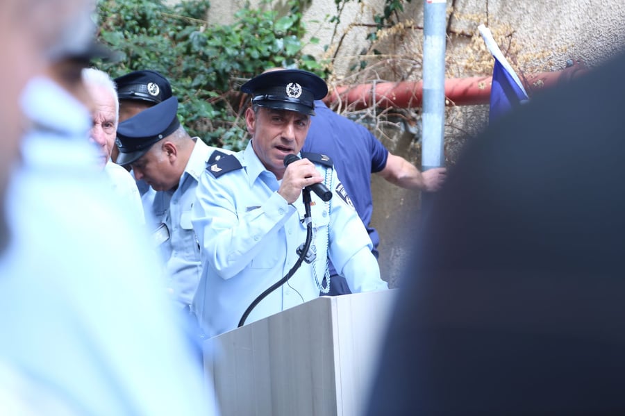 בזירת הרצח: טקס נערך לזכרו של השוטר אמיר חורי הי"ד