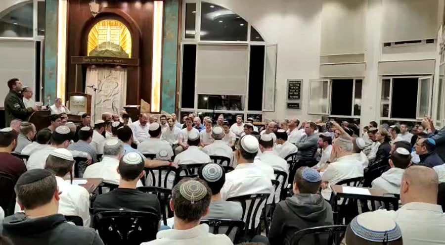 התפילות בבית הכנסת