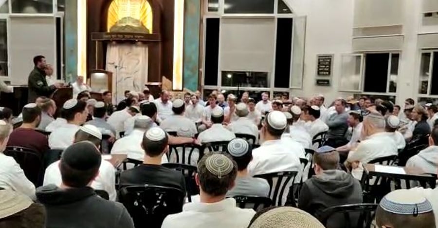 התפילות בבית הכנסת
