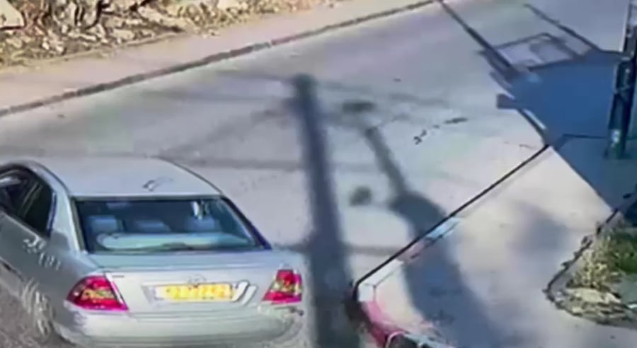 רכב המתפללים יוצא שניות לפני הפיגוע מקבר שמעון הצדיק | צפו