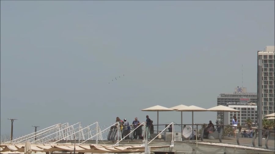 מעל שמי תל אביב