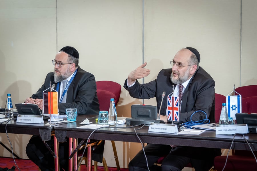 רבני ודייני אירופה קוראים למוסדות האיחוד האירופי לבלום

יוזמות חקיקה אנטישמיות 