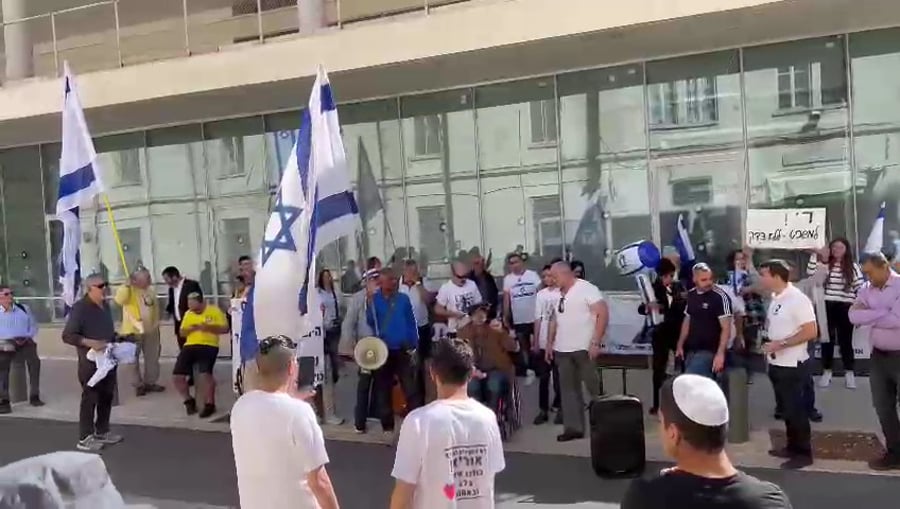 הפגנות התמיכה היום מחוץ לבית המשפט
