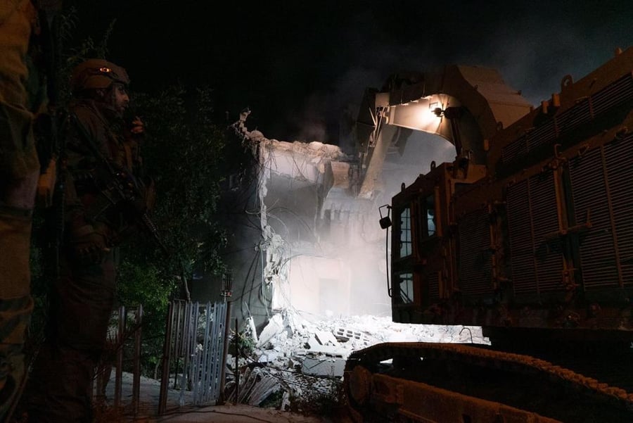 צה"ל הרס בתי מחבלים מהפיגועים באריאל ובכפר פונדק | צפו בתיעוד