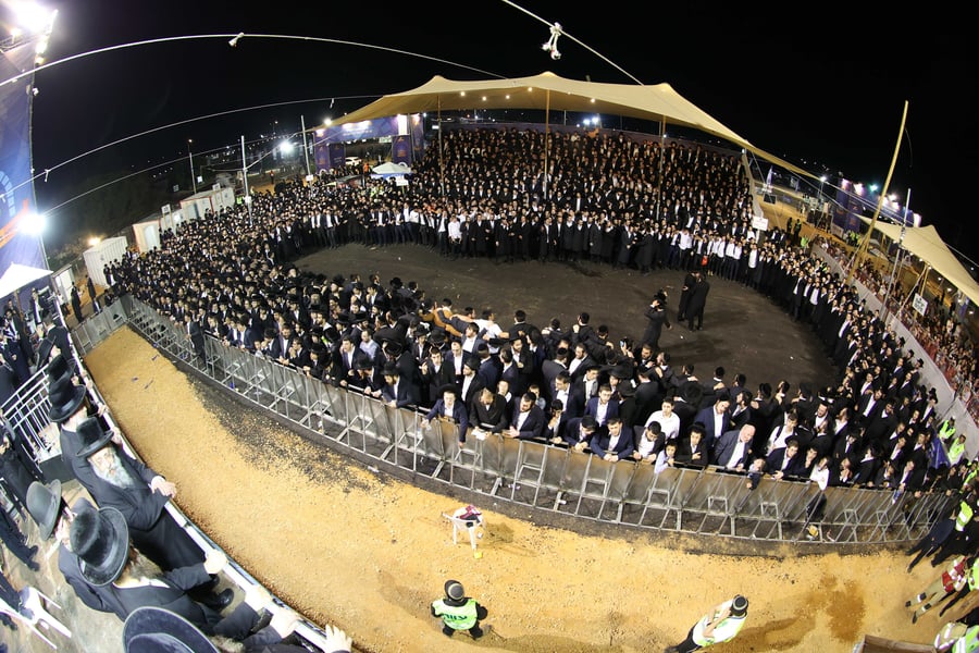 מאות בהדלקה של ישיבת 'אורייתא' במירון | צפו