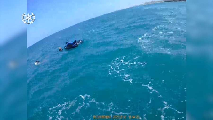 החילוץ בלב ים