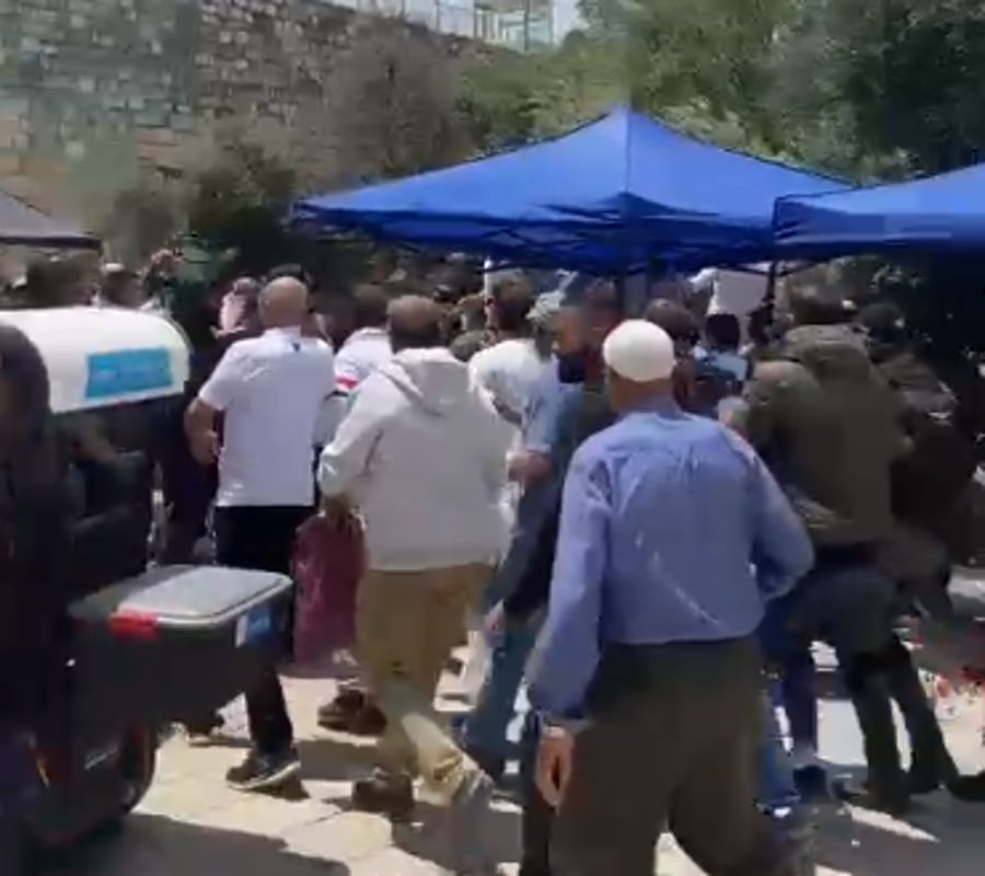 עימותים אלימים בירושלים: יהודים ושוטר נפצעו בהתפרעויות