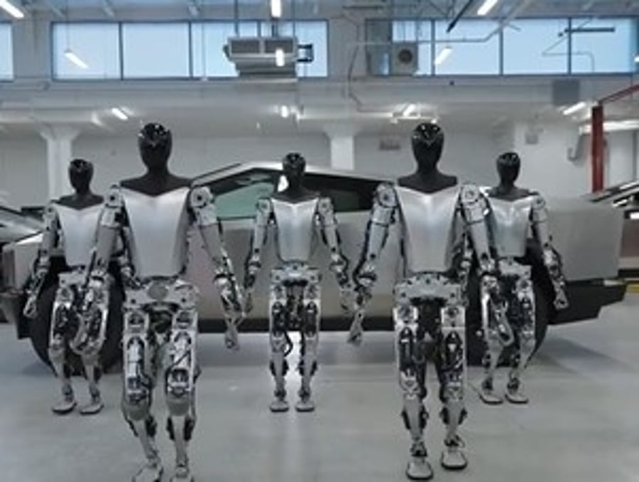 ביצועים "כמו בני אדם": הרובוטים האנושיים של טסלה בפעולה • צפו