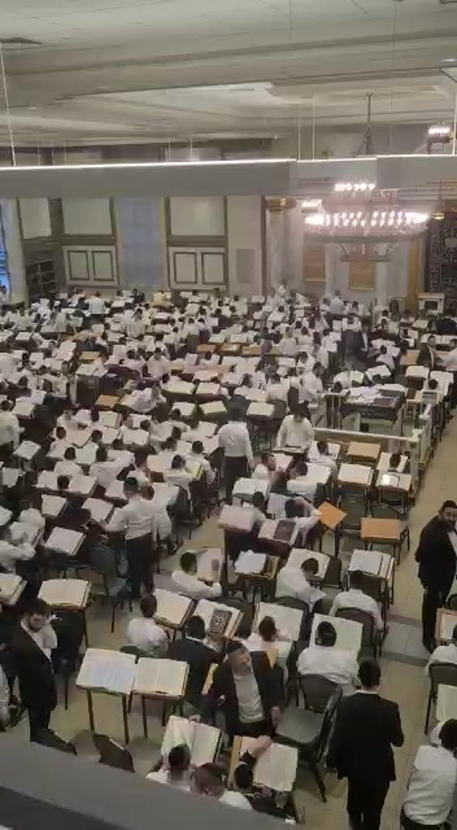 ועסקין בשמחת התורה. "בית יצחק" 