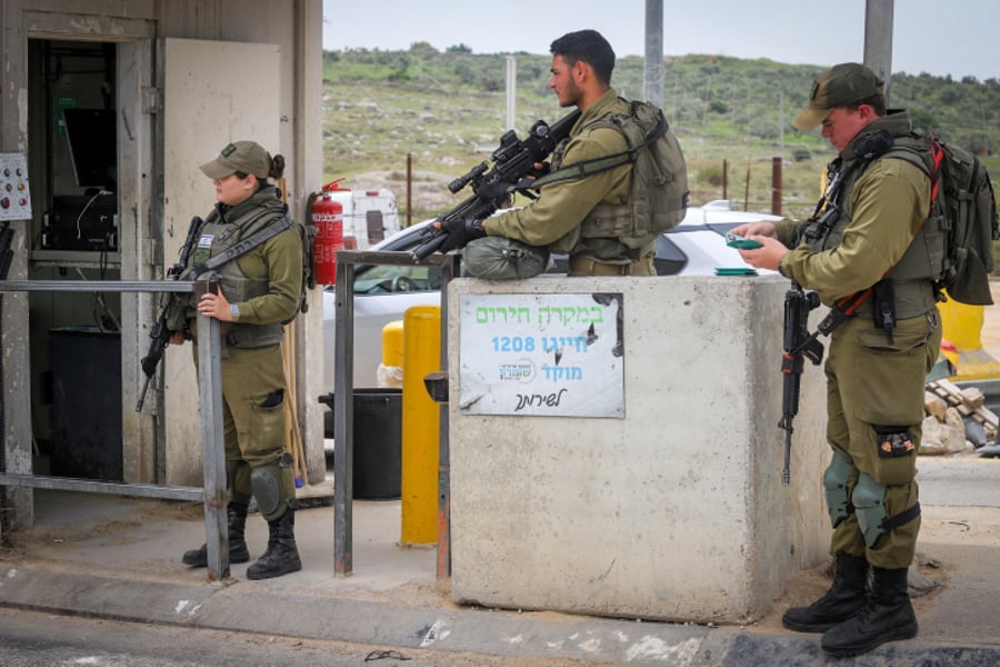 פלסטיני ניסה לתקוף חיילים ולגנוב נשק - ונורה למוות