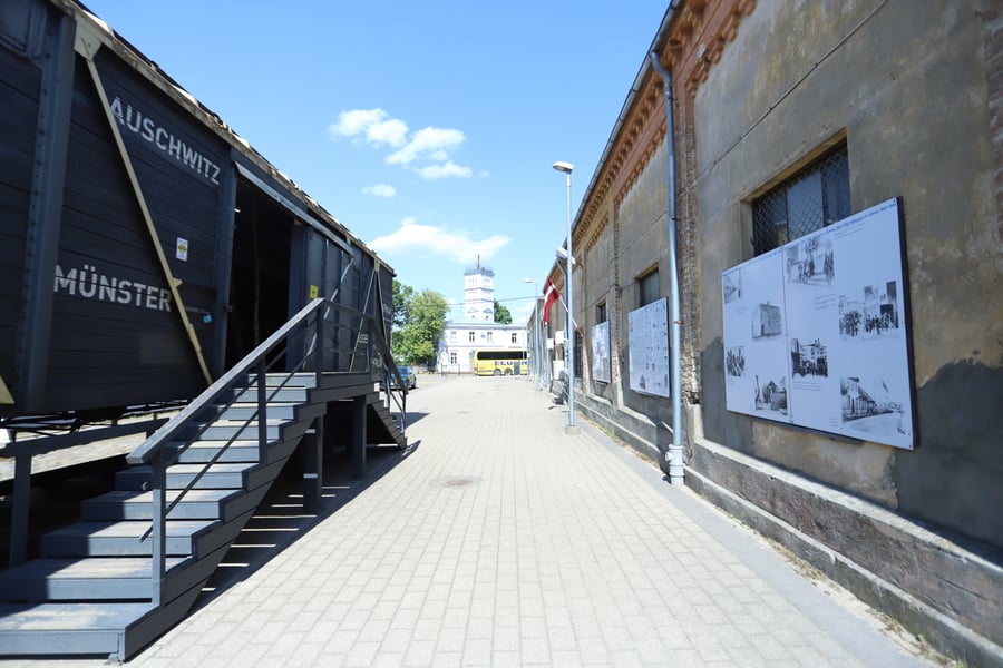 מוזיאון השואה, הרחובות וההוואי | הצלם מפריז תיעד את ריגה