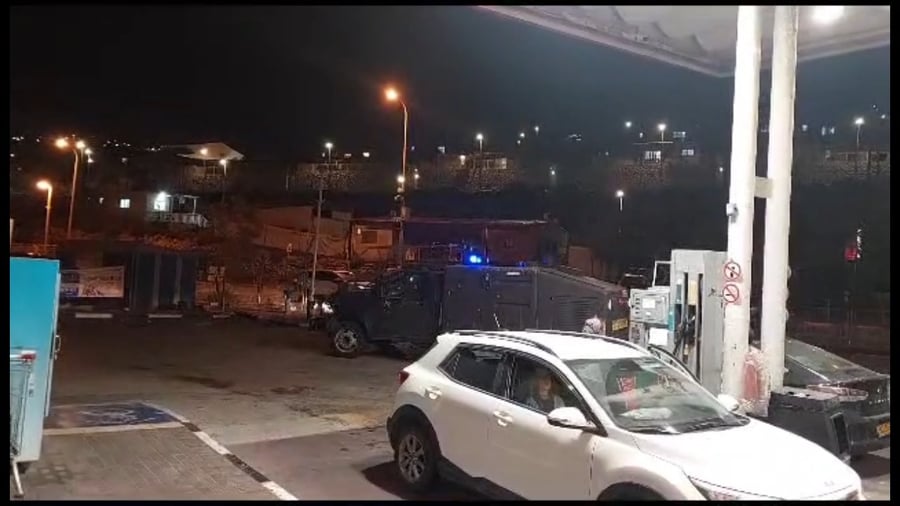 מכת"זית מתיזה בואש על אזרחים שהפגינו לאחר הפיגוע בצומת כוכב יעקב