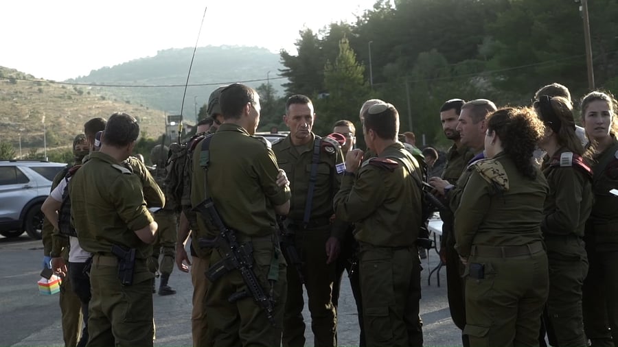 הרמטכ״ל בהערכת מצב בזירת הפיגוע בעלי, בהשתתפות מפקד פיקוד המרכז, מפקד אוגדת יהודה ושומרון, נציגי שב״כ ומשטרה