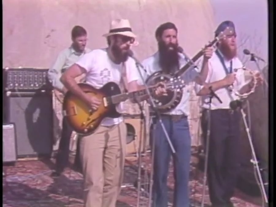 להקת ישיבת התפוצות  - "פתחו לי" בלחנו של רוזנצוייג