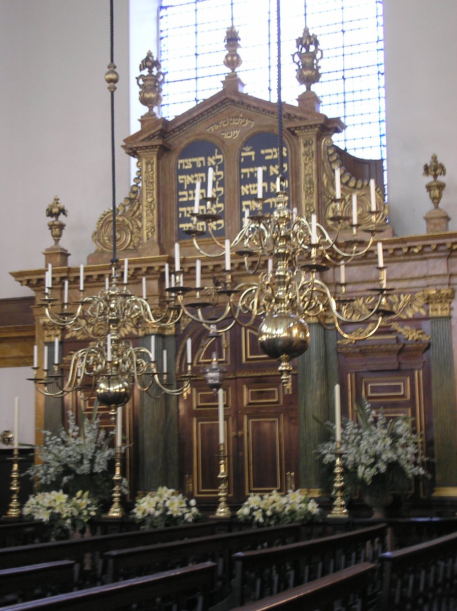 ארון הקודש בבית הכנסת בוויס-מרקס בה פעל רבי דוד ניטו