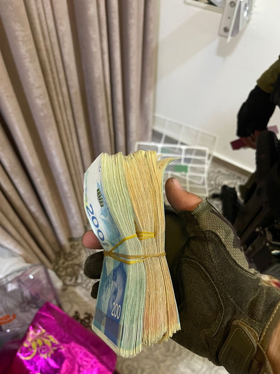 כספי טרור ותחמושת שנתפסו על ידי לוחמי סיירת נח"ל