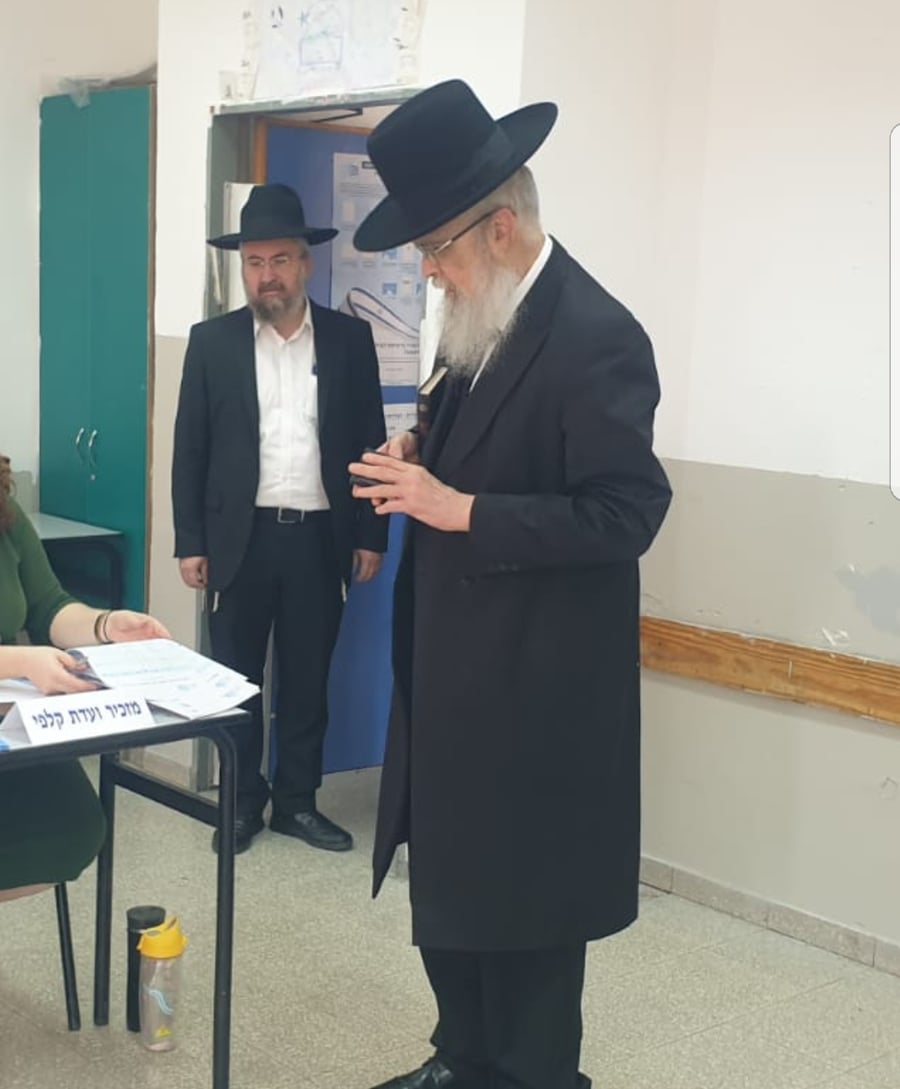 הרב גולדשטיין עם מועמדו, ישראל סילברסטיין