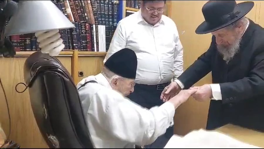 ראשי הישיבות רוקדים בתום הפגישה