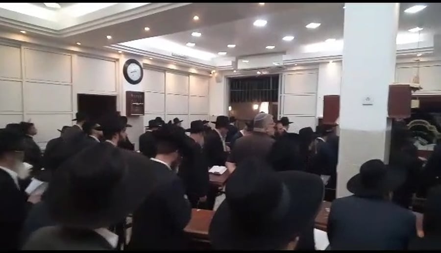 עצרת תפילה שהתקיימה בהיכל ישיבת אורחות מאיר לרפואתו