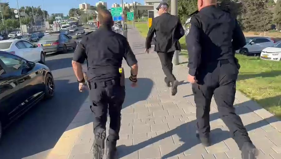 המפכ"ל רץ לזירה