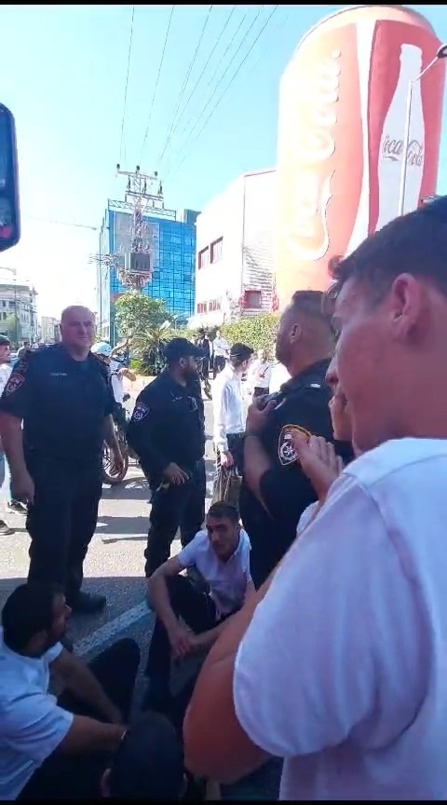 "תעצרו את ורטהיים". המחאה בקוקה קולה