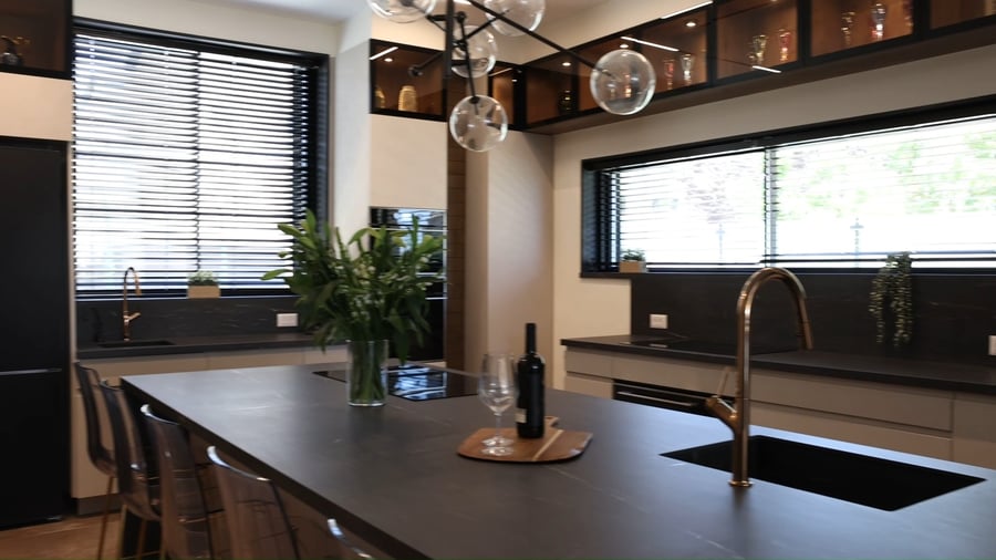 מטבחי אורכיד. אדריכלות - ורד ומוטי מלכה אדריכלים קיסריה