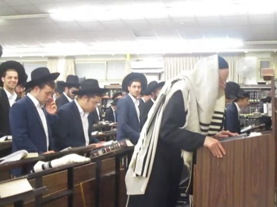 סליחות בישיבת קרית מלך