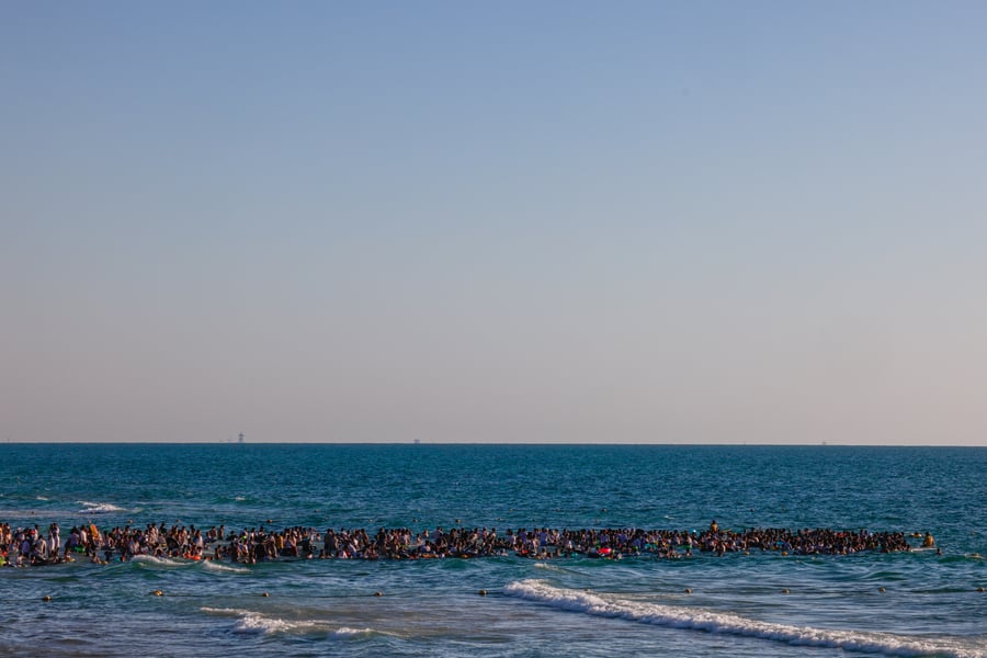 העומס הקיצוני בחוף הנפרד בעיר אשדוד, כך זה נראה