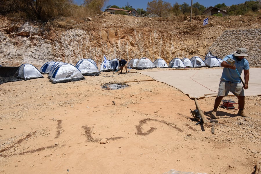 האוהלים מחוץ לנווה אטי"ב