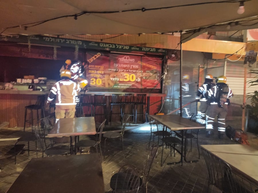 באמצע הלילה: שריפה פרצה במסעדה בבאר שבע; אין נפגעים