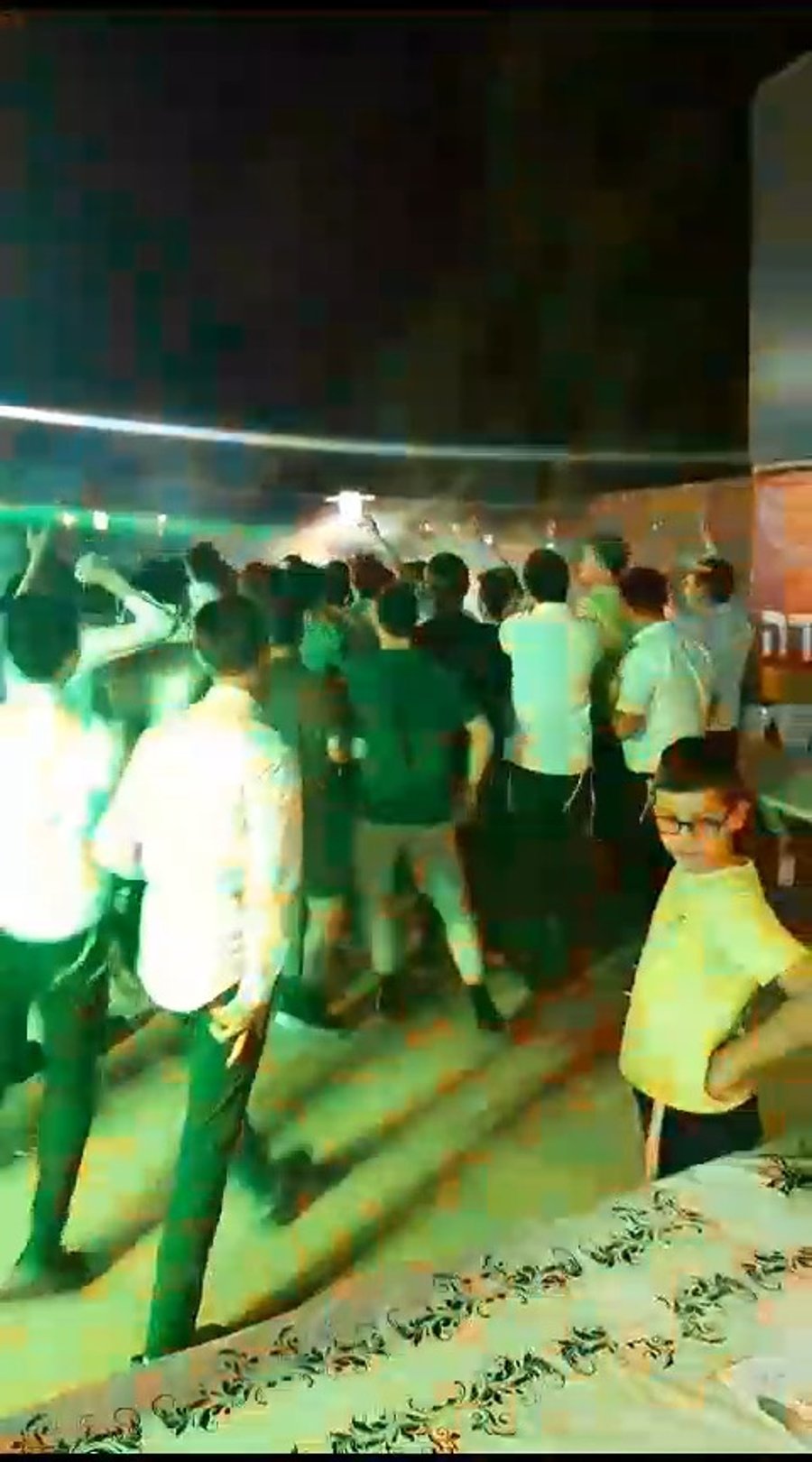 ריקודים במחנה בני תורה