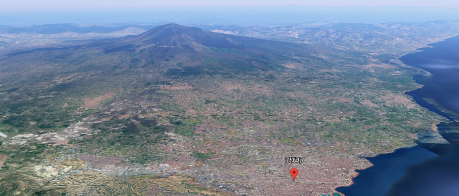 הר הגעש אטנה בסמוך לעיר קטניה