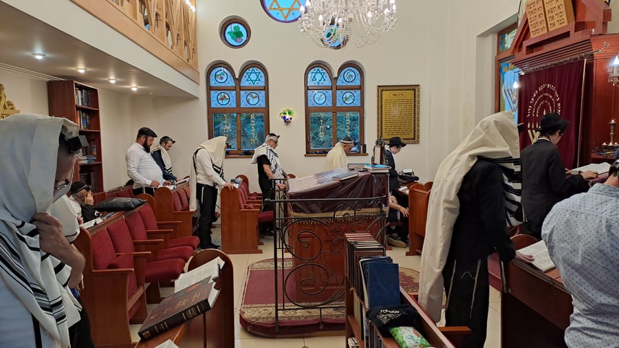 בוקר "סתמי" בבית הכנסת באוז'גורוד. מי שמבין, מבין