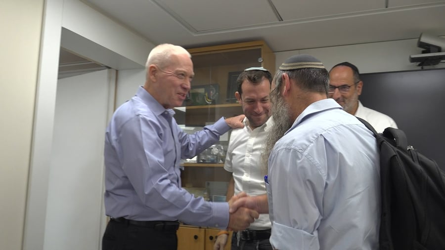 פגישת שר הביטחון וראשי המועצות