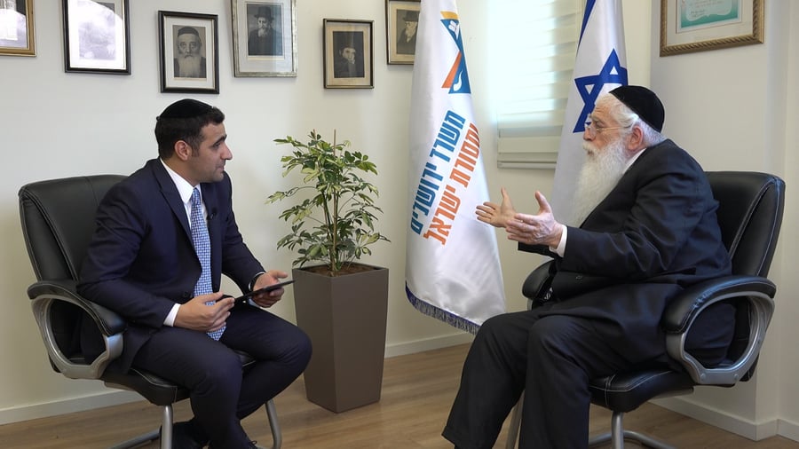 השר פרוש בהתייחסות בלעדית לסערה