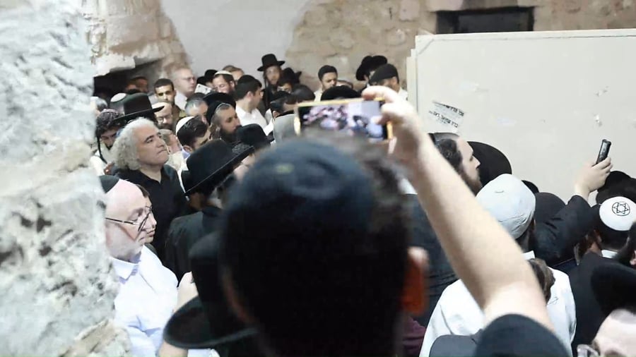 הכניסה הלילה לקבר יוסף