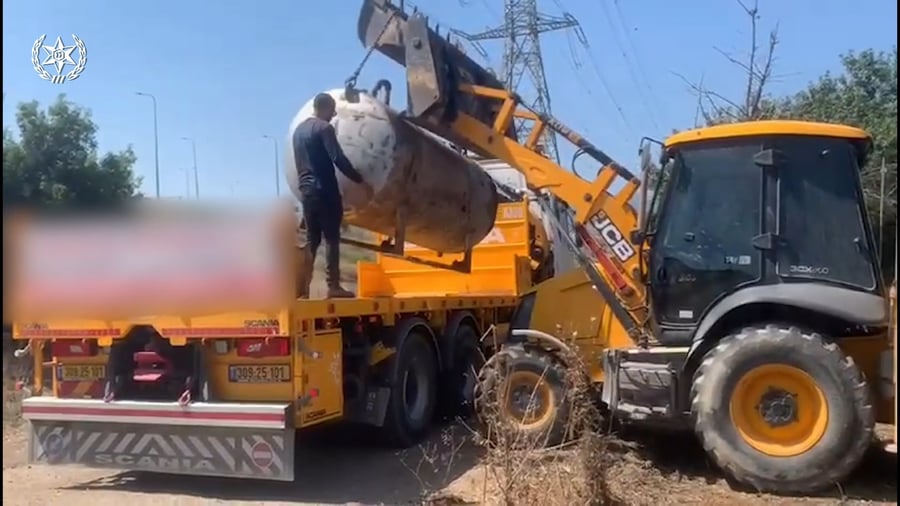 במסגרת ההריסה פונו מהשטח שוקת, מיכל מים גדול וגדר | תיעוד