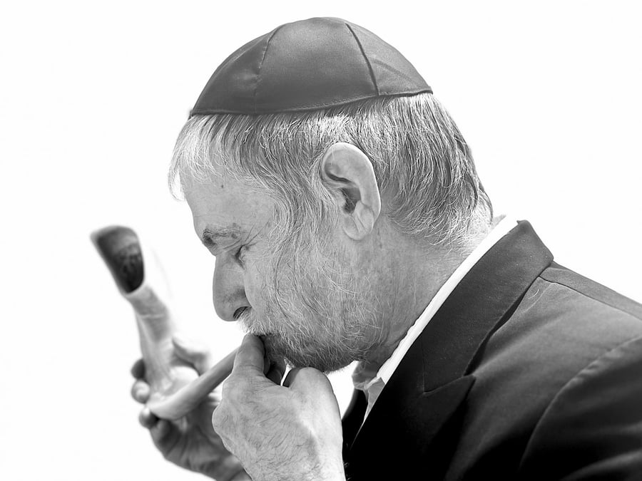 רבי ישראל אדלשטיין בוחר שופר