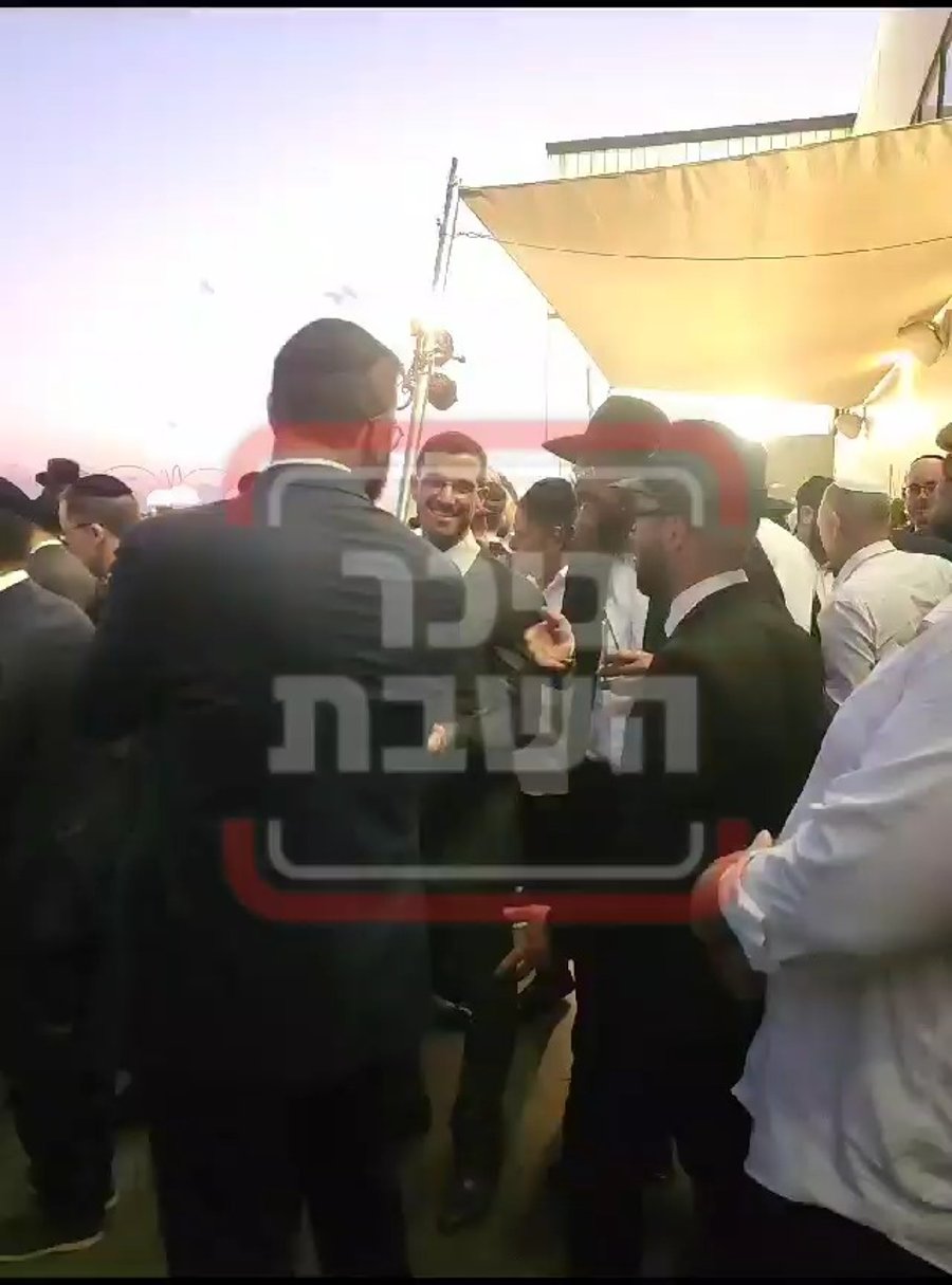 עומר אדם בחתונה