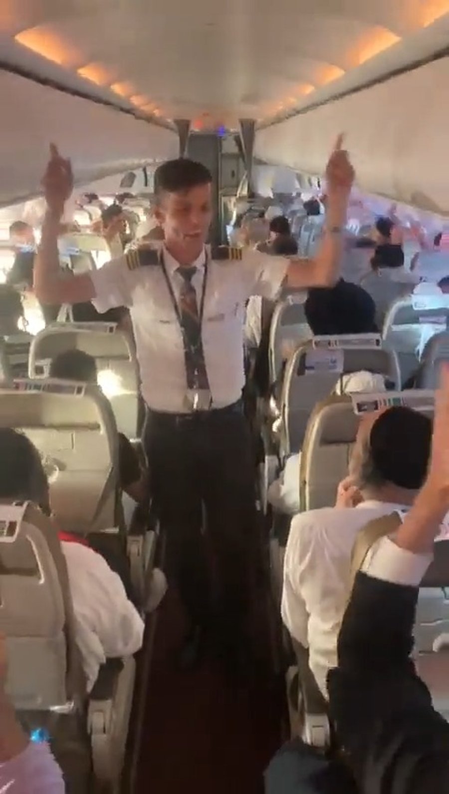 הדייל משלהב את החסידים