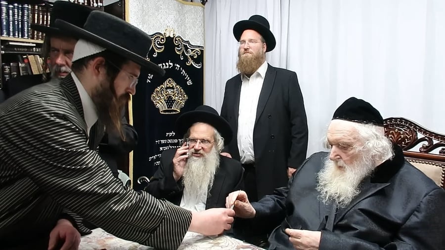 בבדיקת הסכינים | צפו