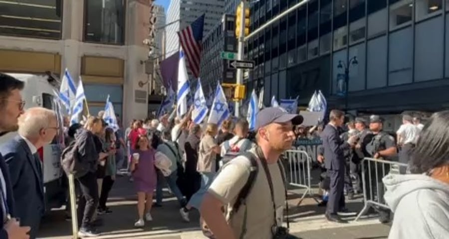 מפגיני שמאל בסמוך למלון בו שוהה הנשיא ביידן 