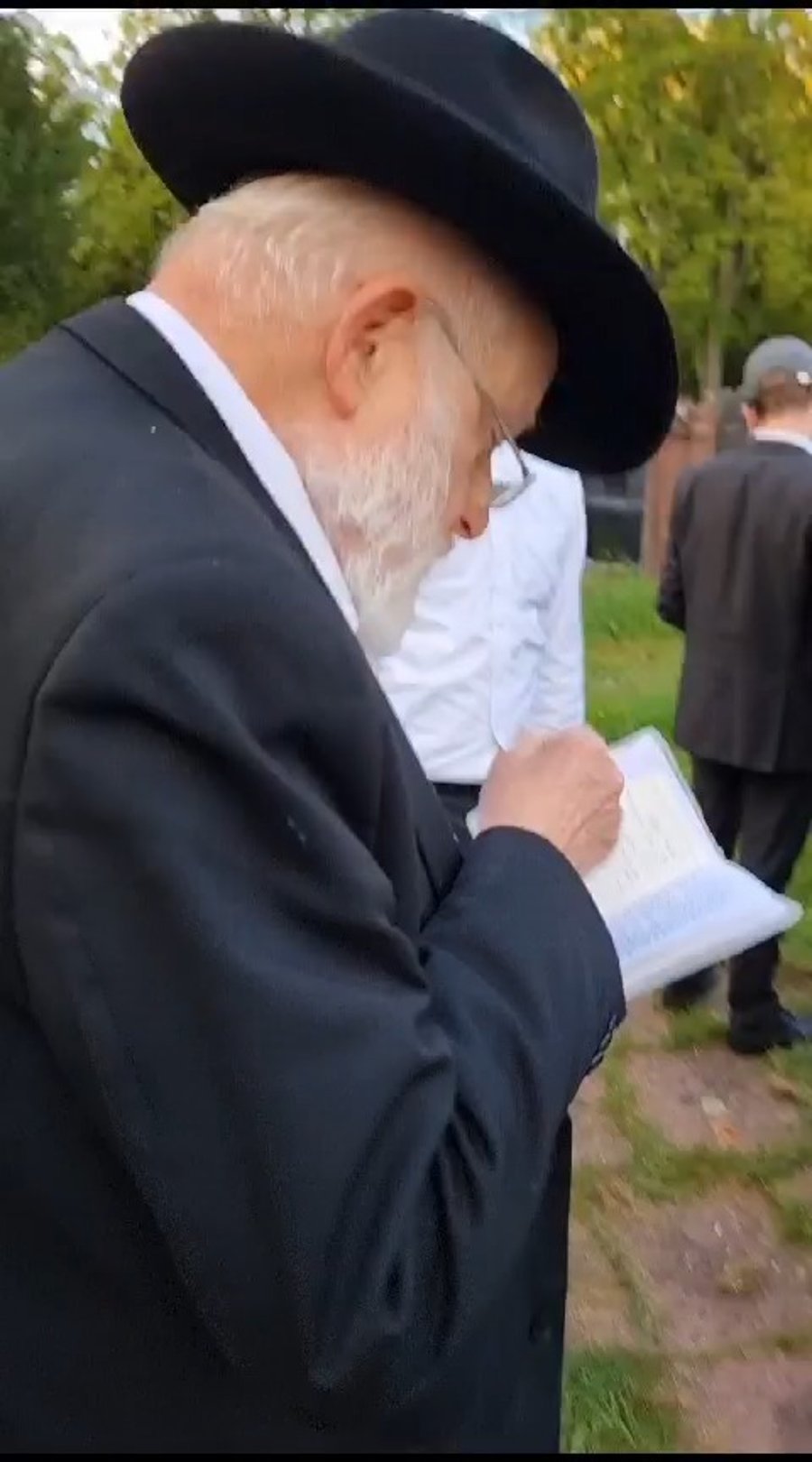 ראש ישיבת דרך חיים - ציריך בתפילה בפרנקפורט