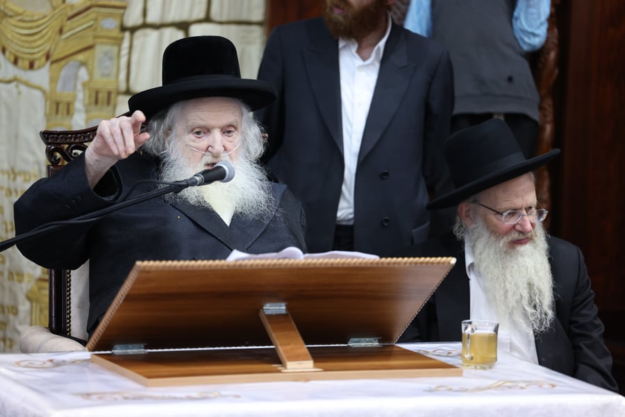הגר"מ שטרנבוך פסק: "אין לתת סוכריות לילדים ביום כיפור"; זה הנימוק ההלכתי